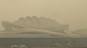 Kabut asap pekat menyelimuti terminal Bandara Tjilik Riwut Palangka Raya akibat karhutla di Kalimantan Tengah, Rabu 14 Oktober 2026.