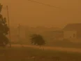 Kabut asap tebal berwarna kuning menyelimuti permukiman Palangka Raya akibat karhutla Kalimantan Tengah yang membakar lebih dari 20 ribu hektare lahan.