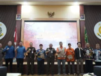 Kejati Kalteng apresiasi relawan karhutla dalam kegiatan penghargaan bagi petugas pemadam kebakaran hutan dan lahan di Palangka Raya.