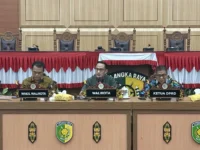 Wali Kota Fairid Naparin memimpin musyawarah terbuka penggunaan Banpres Karhutla Rp10 miliar di Ruang Rapat Paripurna DPRD Kota Palangka Raya.