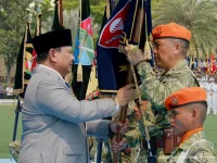 Presiden Prabowo Subianto memimpin peringatan HUT ke-81 TNI dan meresmikan 204 satuan baru TNI di Mabes TNI Cilangkap.