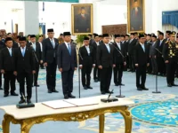 Presiden Prabowo Subianto saat melakukan reshuffle Kabinet Merah Putih menjelang dua tahun pemerintahan